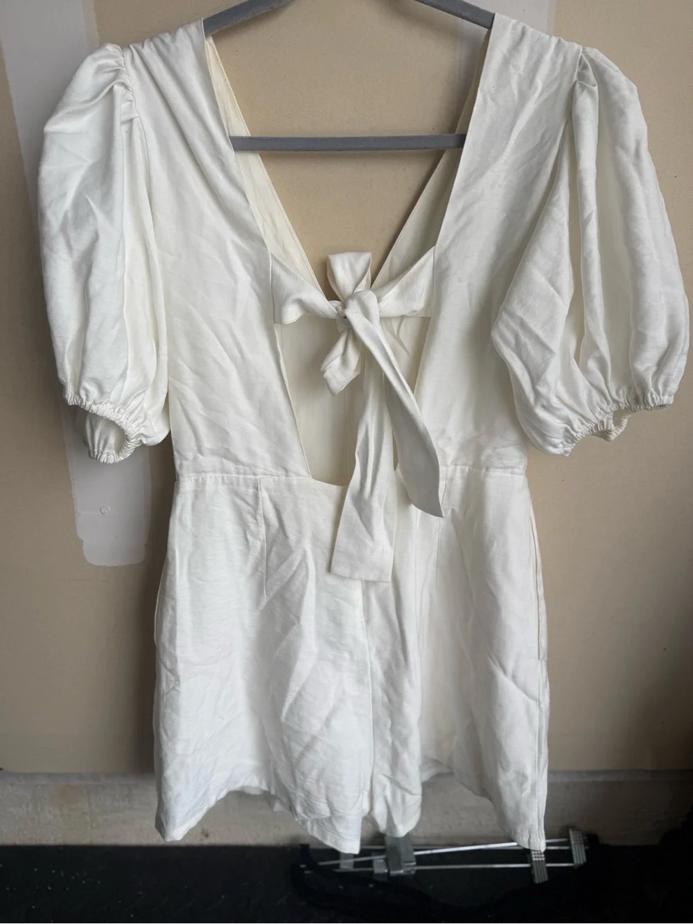 White Puff-Sleeve V-Neck Romper - Picture 3 of 3